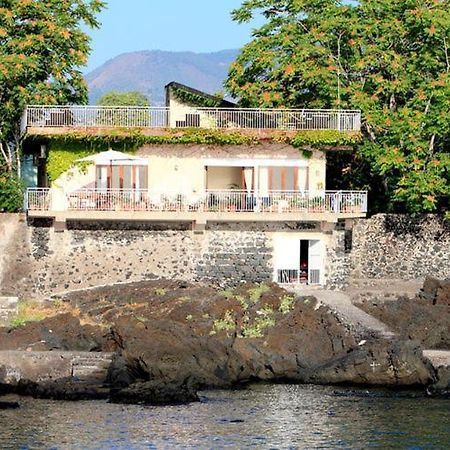Cozy Holiday Home In Pozzillo With Terrace Ачиреале Экстерьер фото