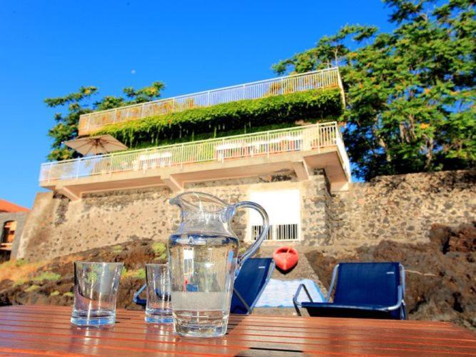Cozy Holiday Home In Pozzillo With Terrace Ачиреале Экстерьер фото